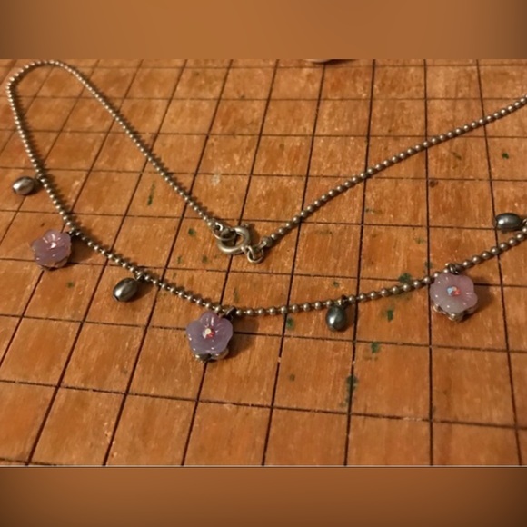 Peacock Pearl, Fiery Gem Flower Necklace 16”L Spring Ring Clasp Grey Silver Tone - Picture 5 of 5